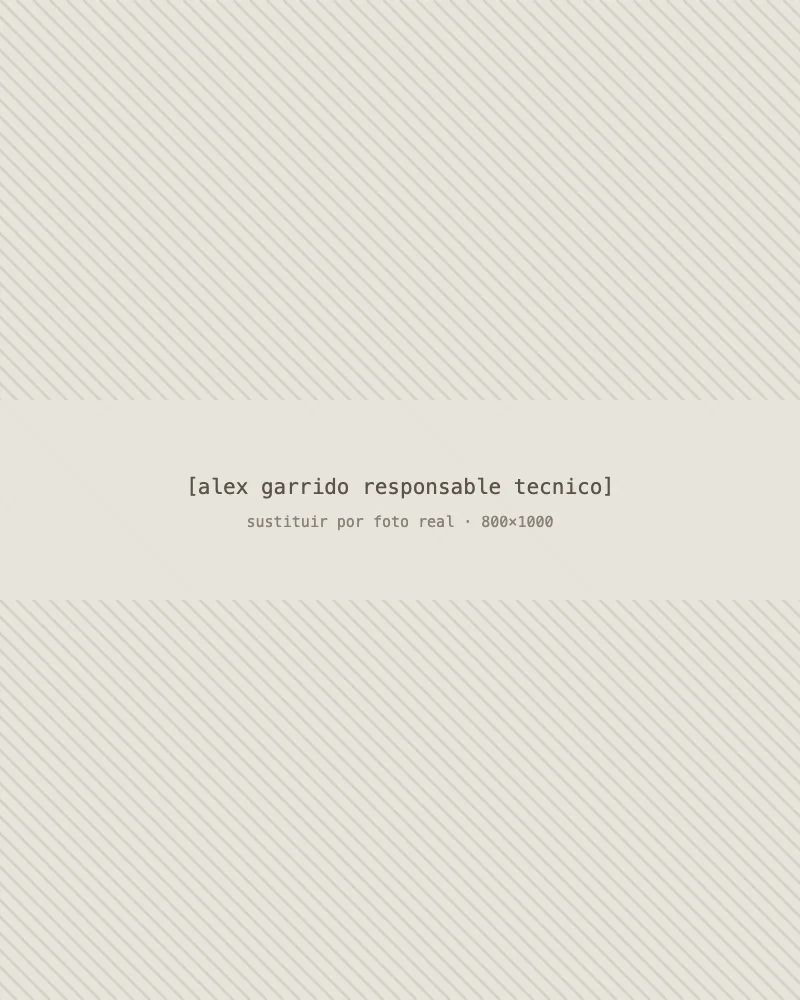 Retrato de Alex Garrido, responsable técnico y gerente de Reparar Transmisión